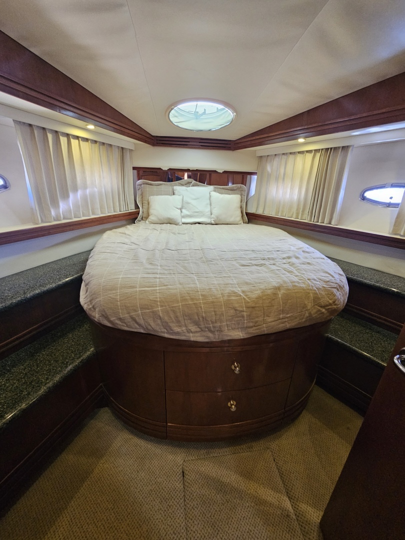 1999 Carver 530 Voyager - Image 17
