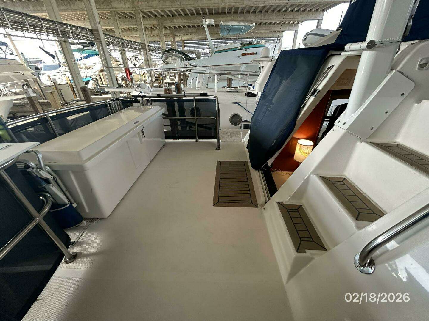 2004 Mainship 430 - Image 27