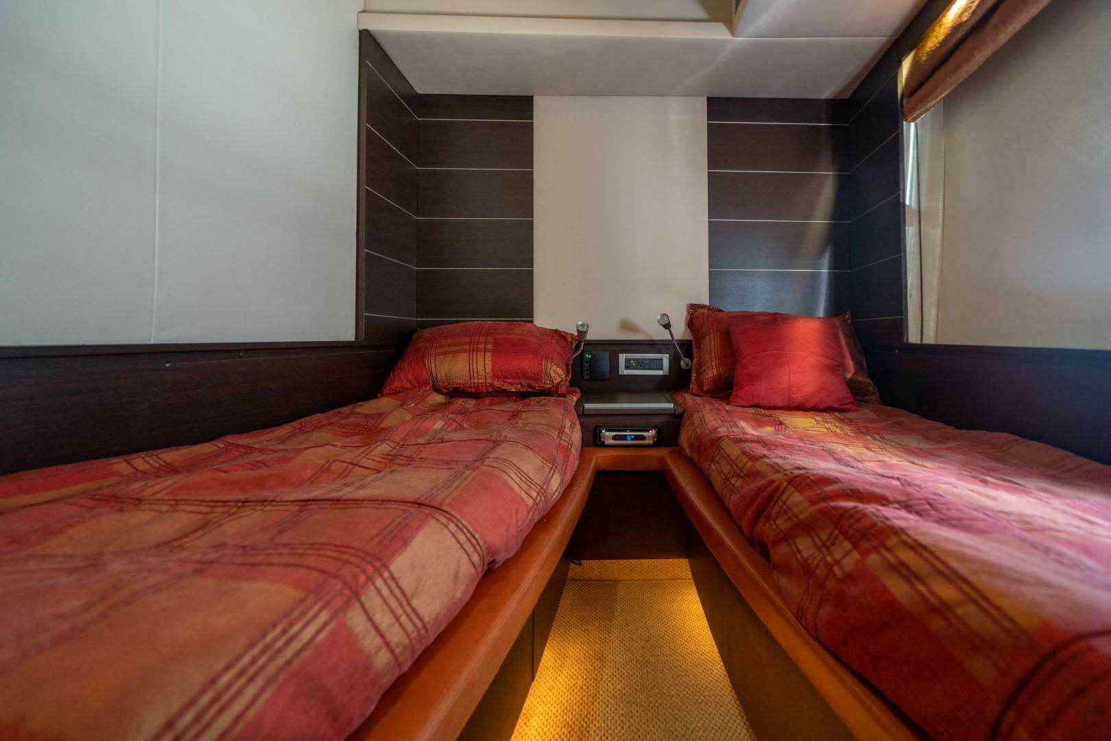 2007 Azimut 68S - Image 50