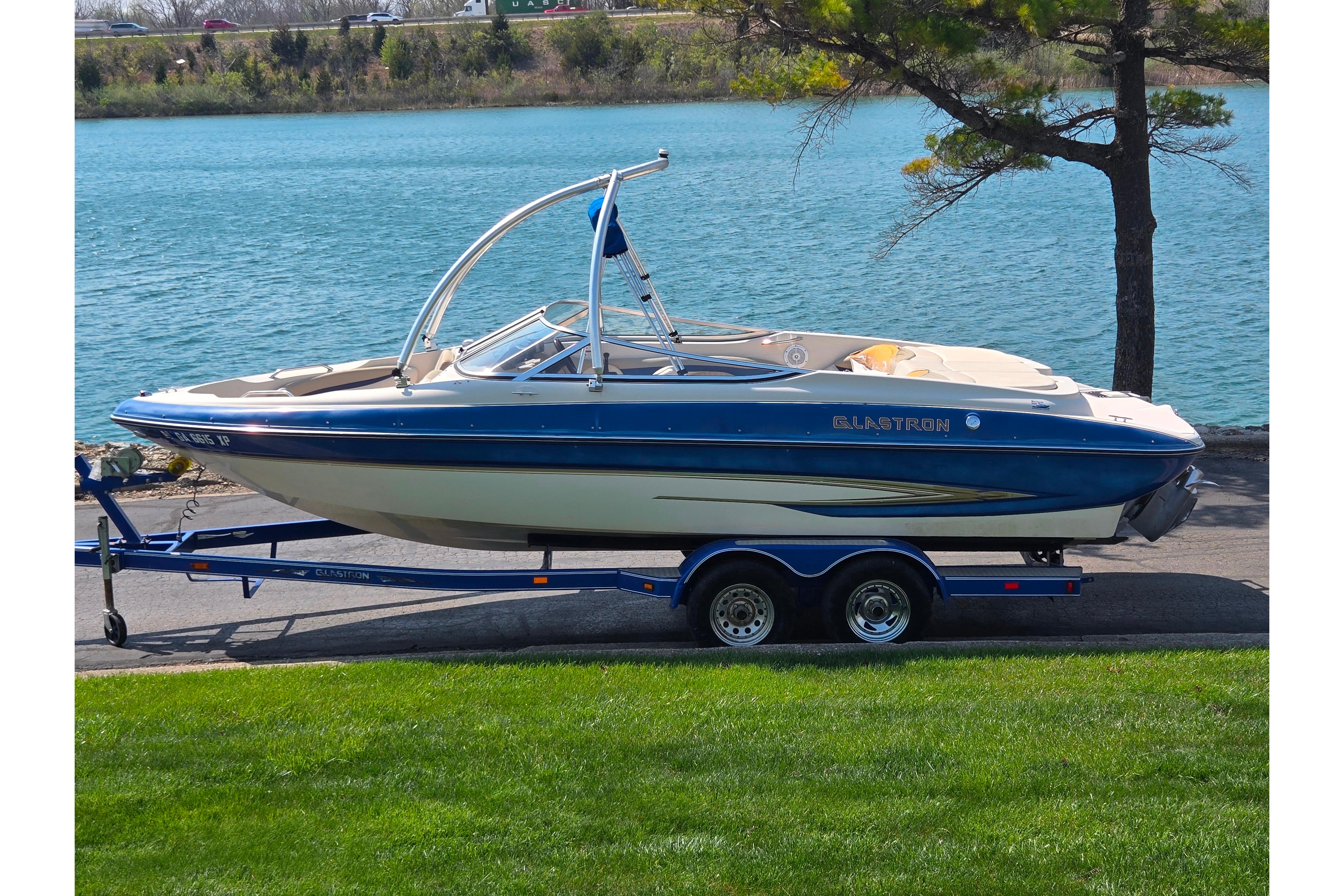 2005 Glastron GX 235