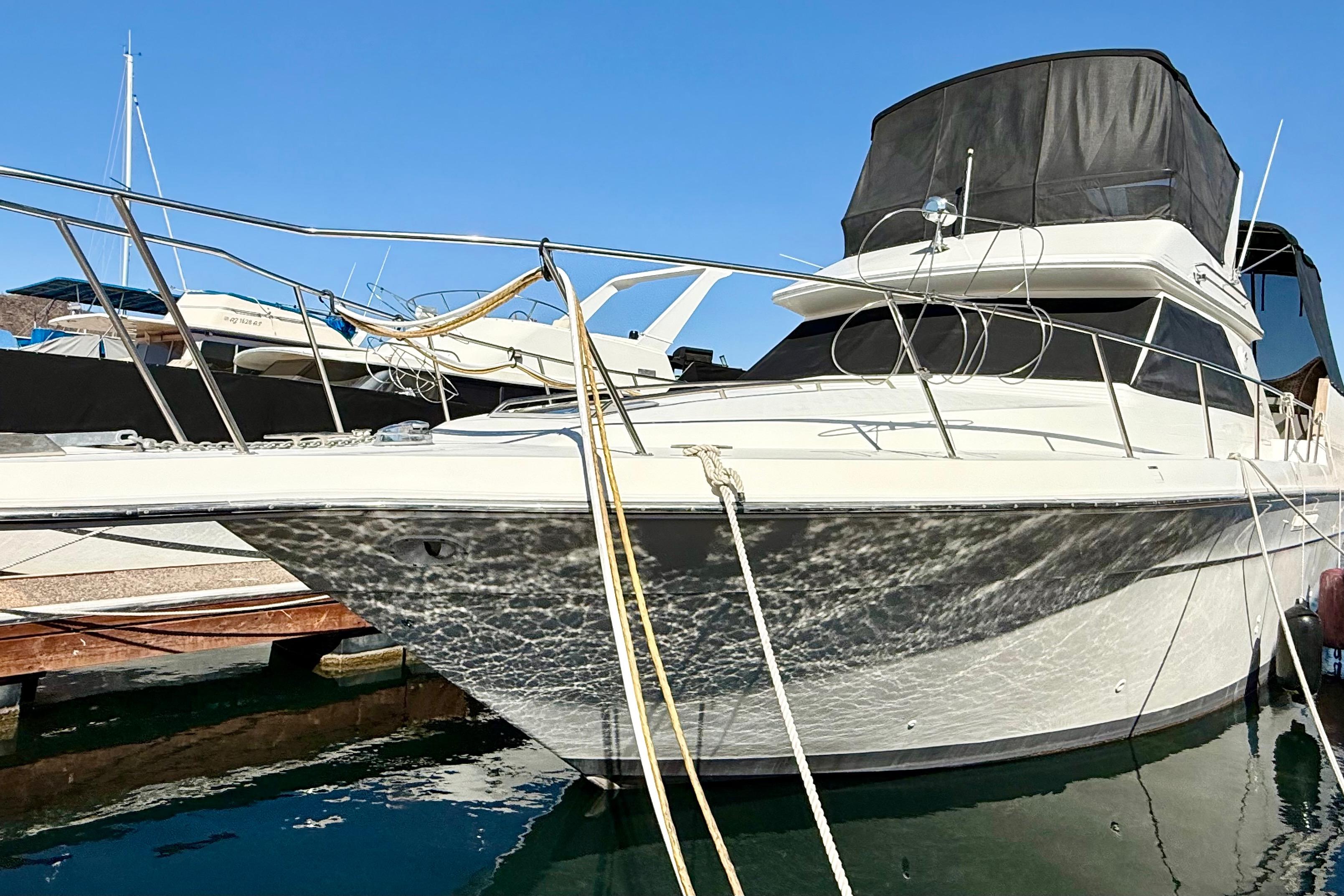 1989 Sea Ray 380 Aft Cabin