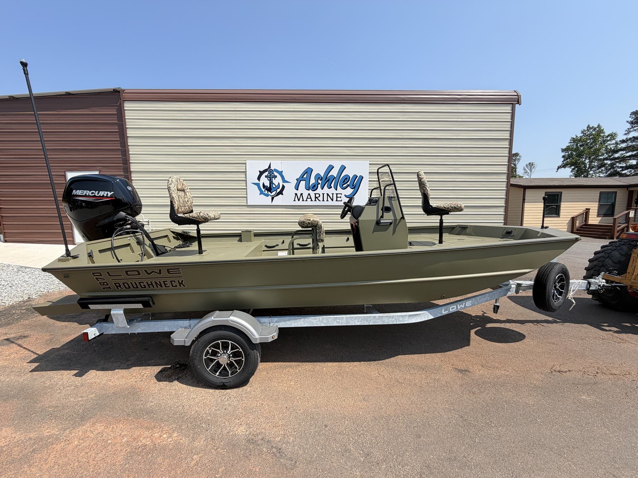 2026 Lowe Roughneck Center Console JET 80