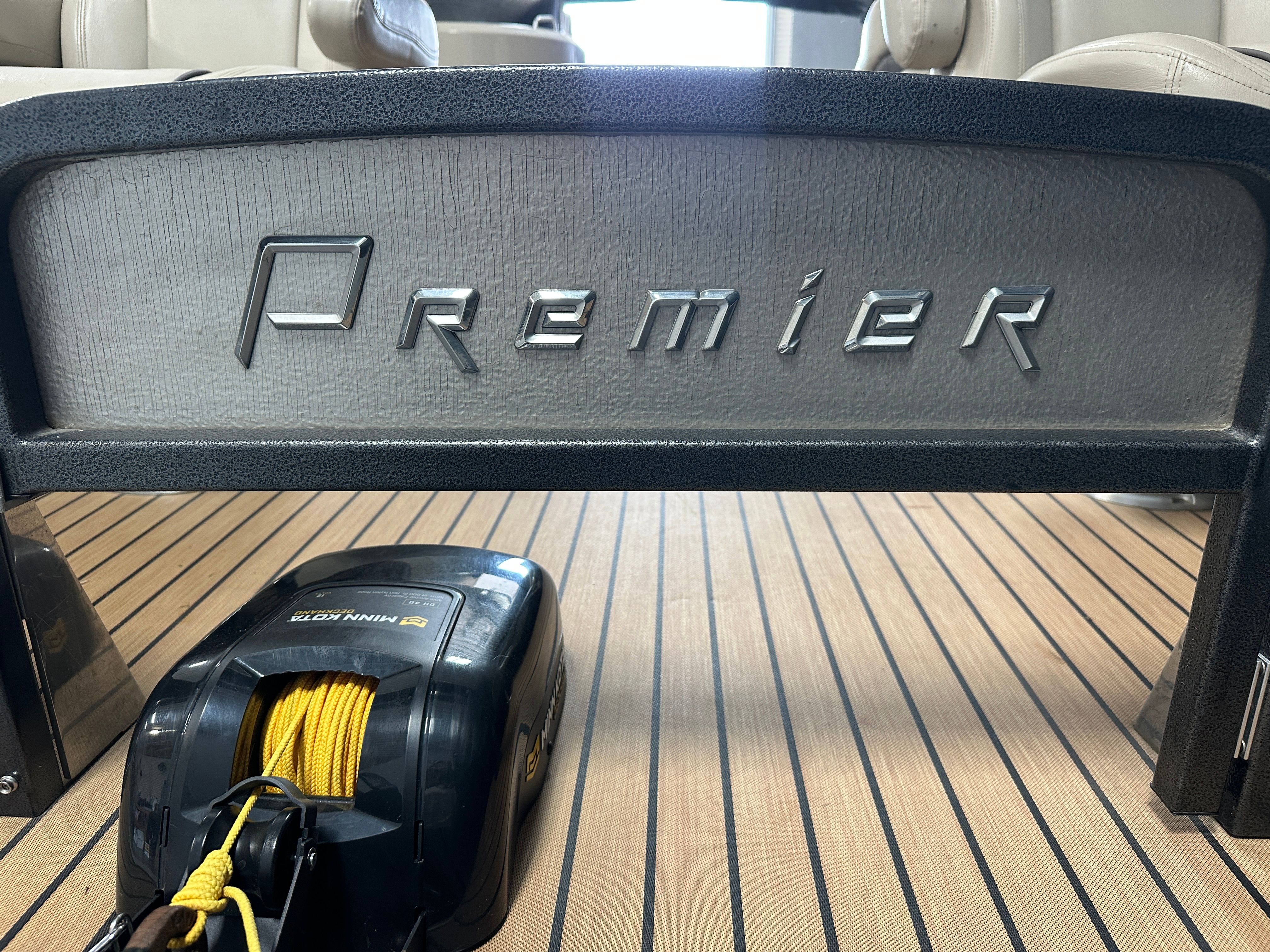 2015 Premier 241 Cast-A-Way - 10