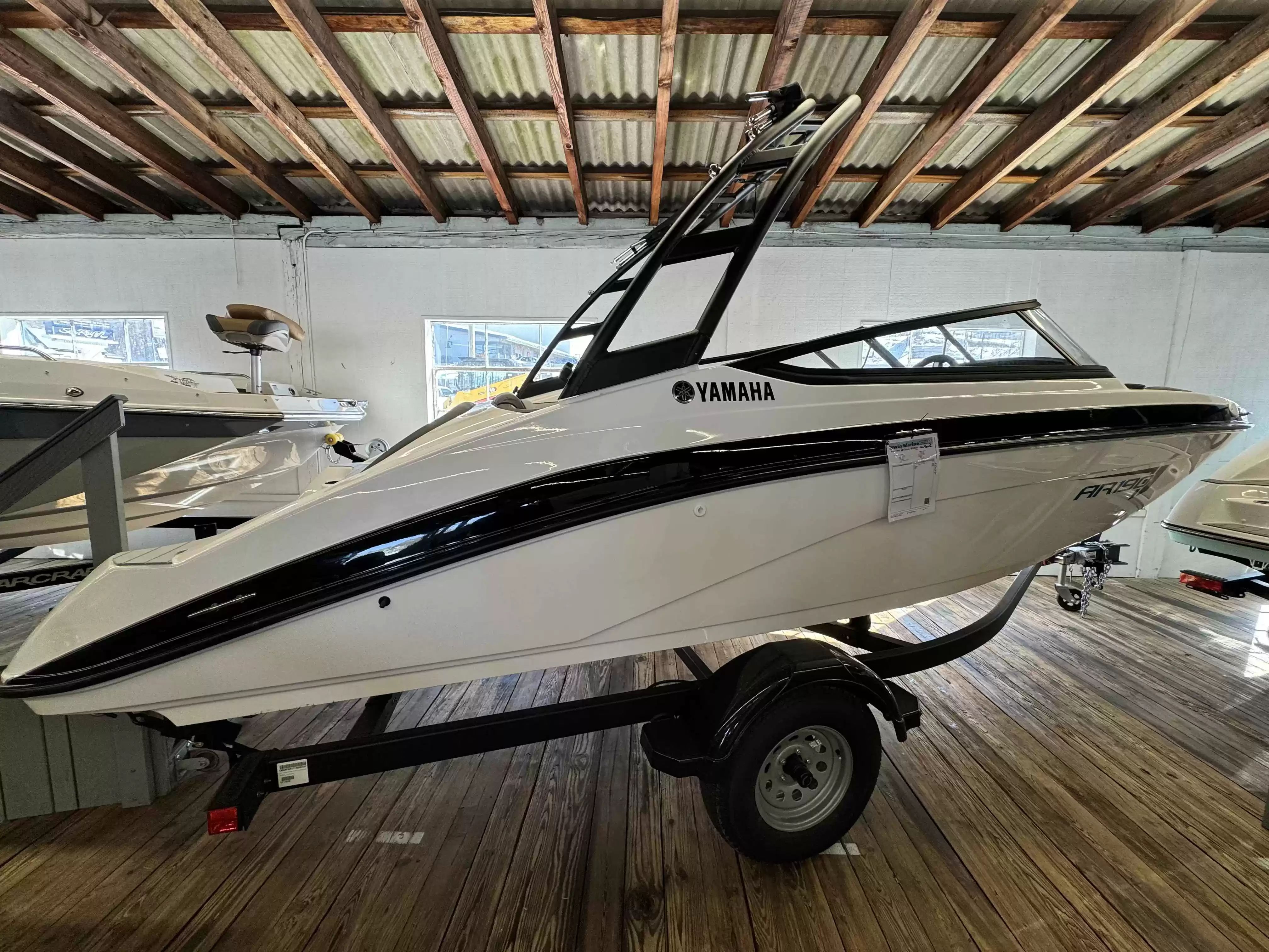 2026 Yamaha Boats AR190 - 2