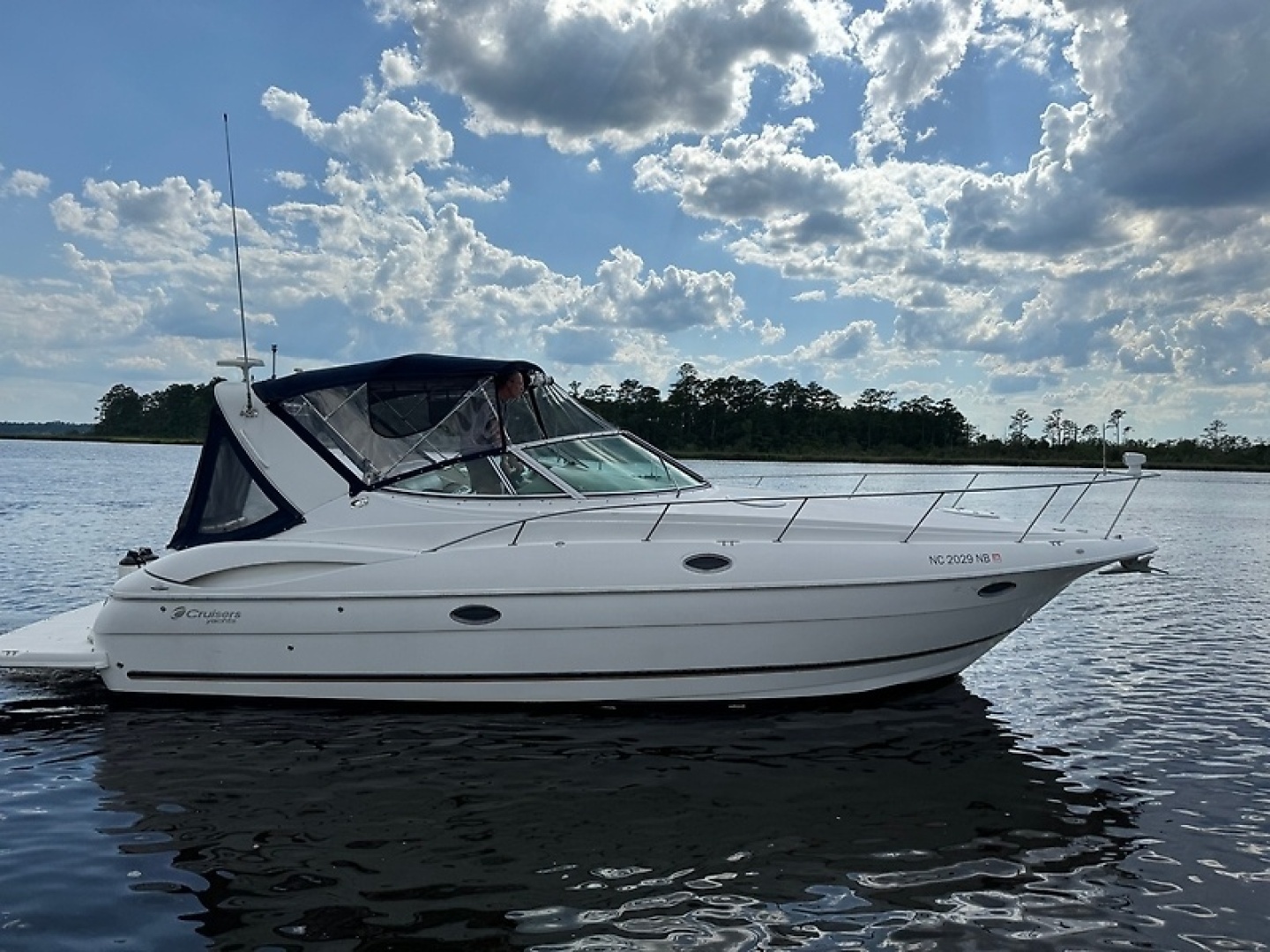 2004 Cruisers Yachts 320 Express - Image 21