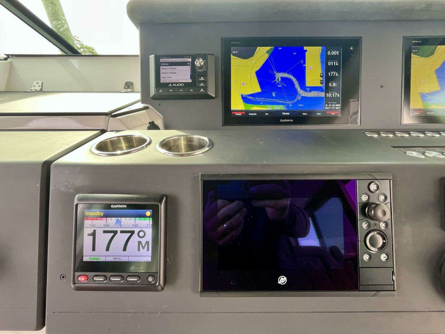 2018 Axopar 37 Sport Cabin R - Image 12