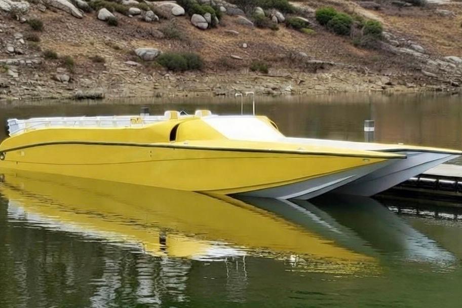2005 Custom Thriller Powerboats Super Cat 55