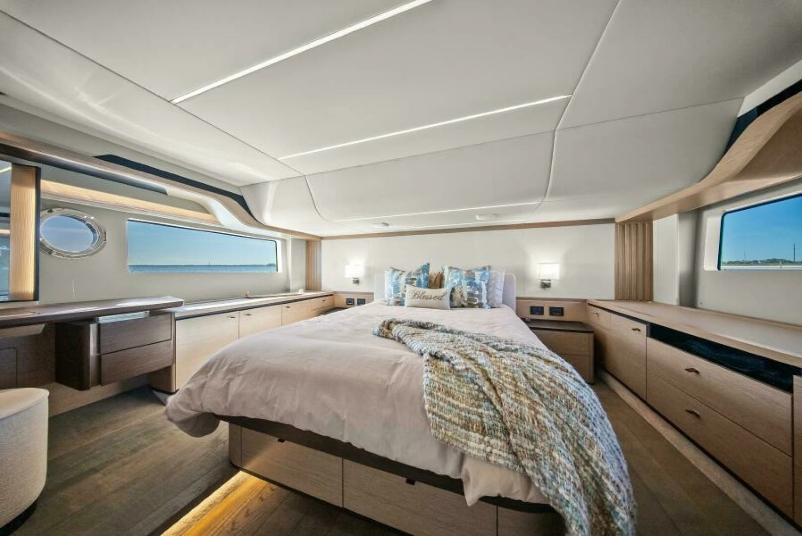 2025 Absolute Navetta 53 - Image 3