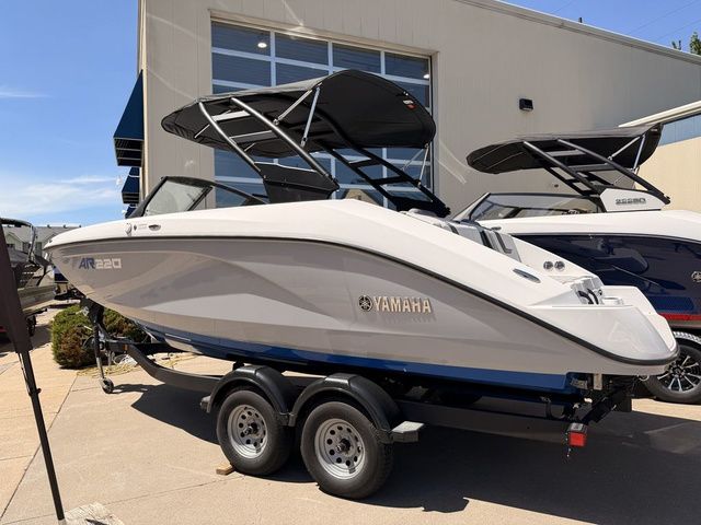 2026 Yamaha Boats AR220