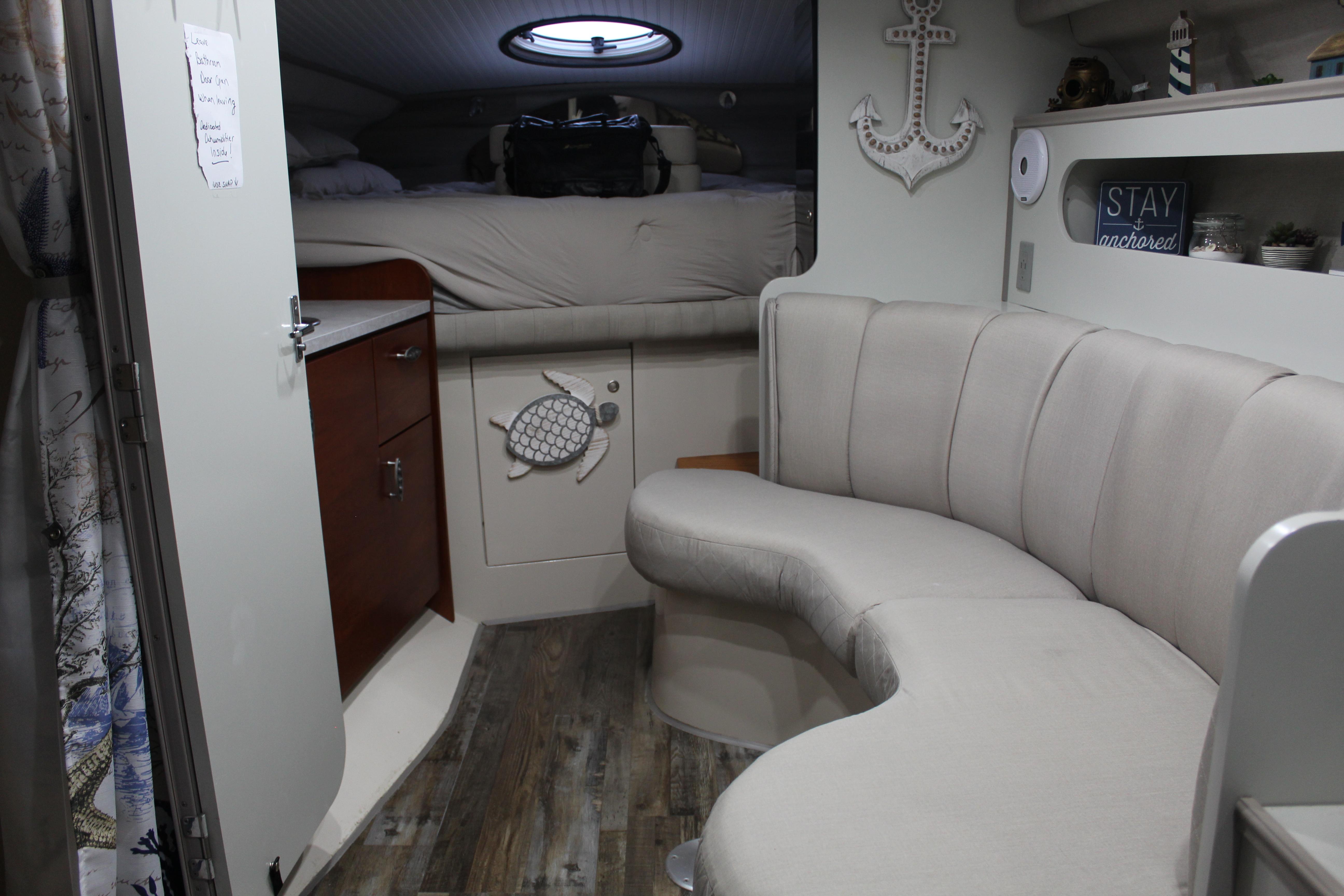 1999 Cruisers Yachts 3075 Rogue - 30