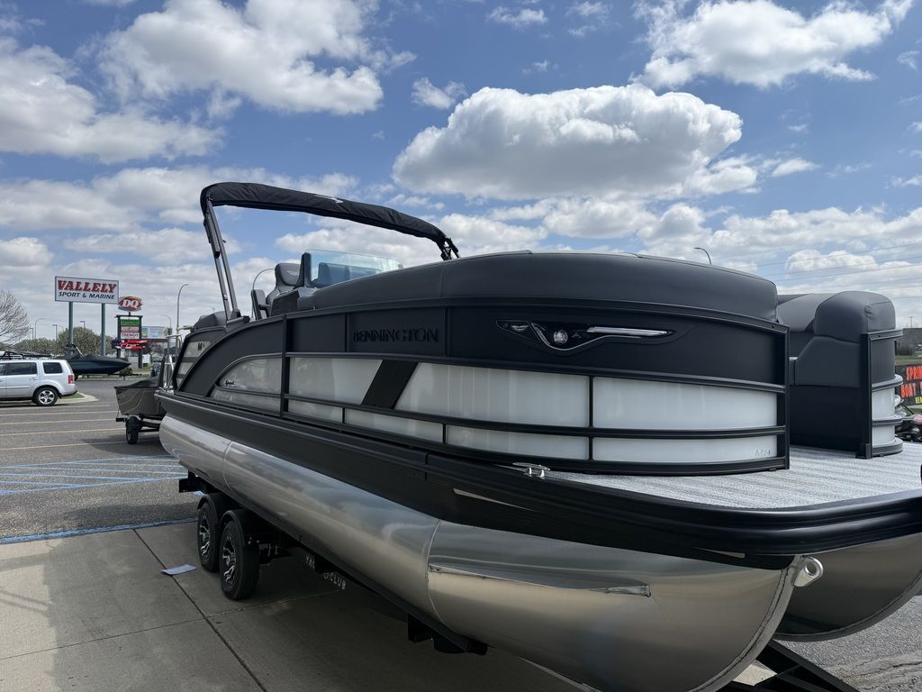 2026 Bennington 24 M Sport Lounge - 7