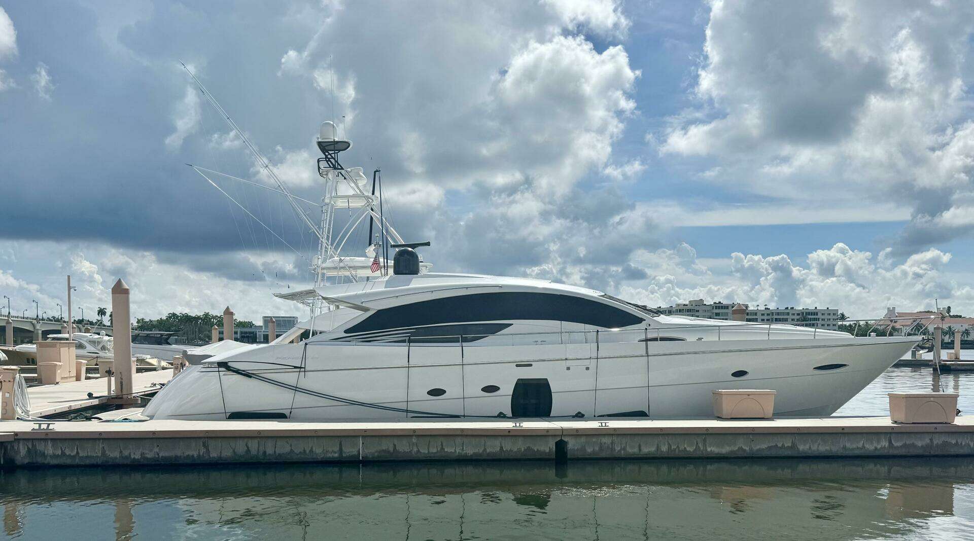 2008 Pershing 72 - Image 13