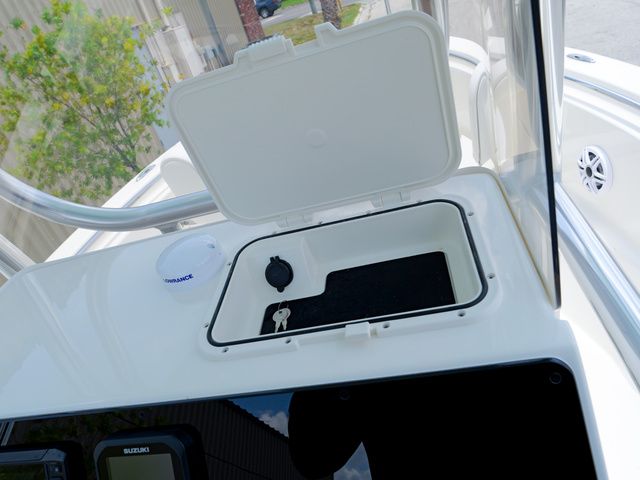 2027 Bulls Bay 230 Center Console - 26