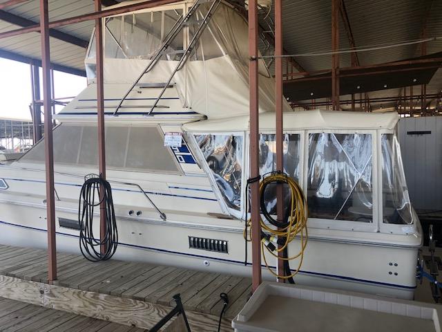 1983 Sea Ray 390 Sport Fisherman