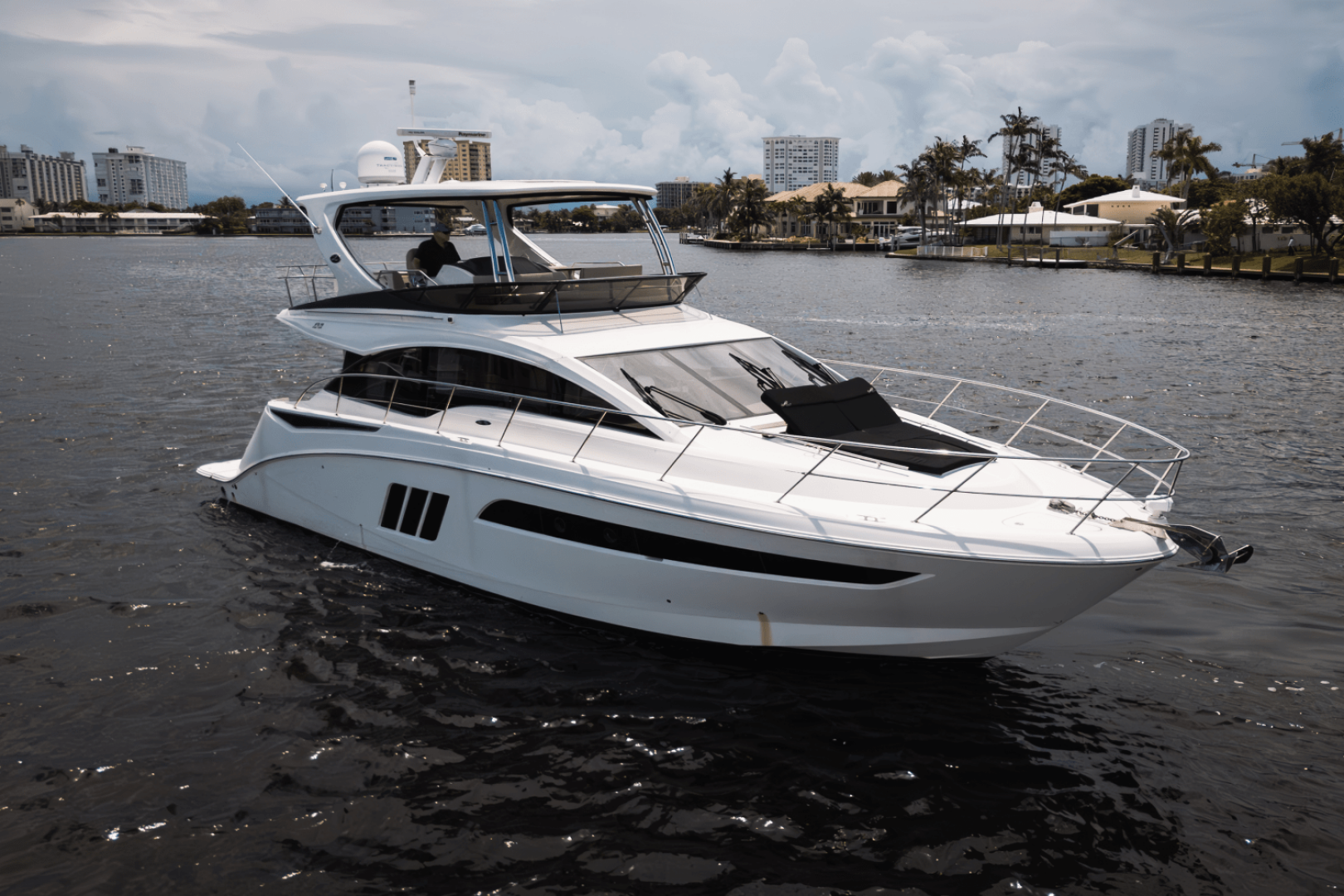 2017 Sea Ray 510 FLYBRIDGE - Image 4