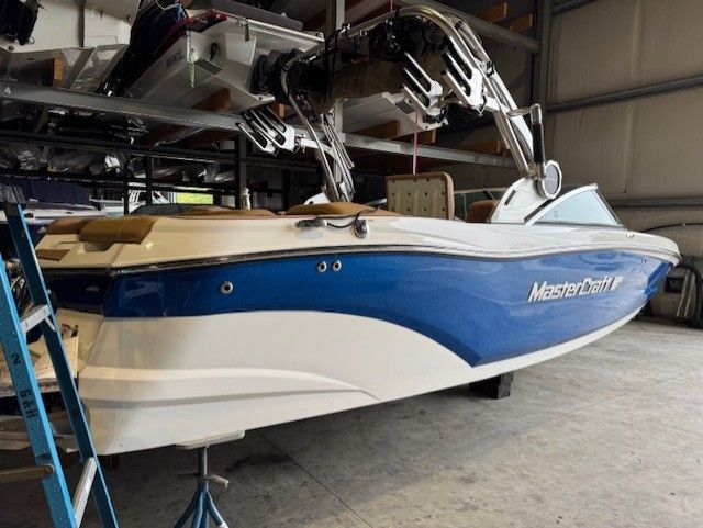 2020 MasterCraft XT22 - 2