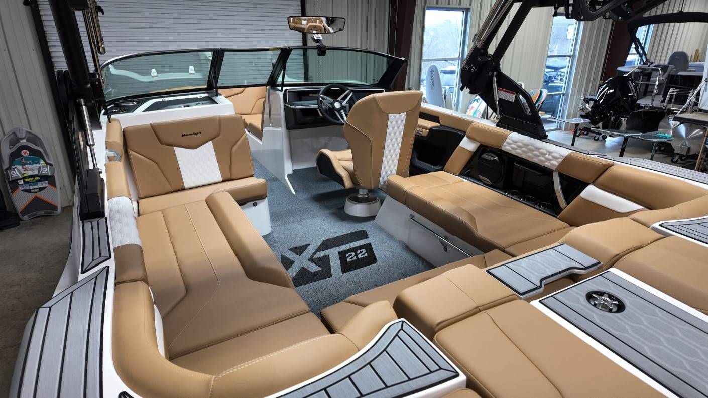 2026 MasterCraft XT22 - 16