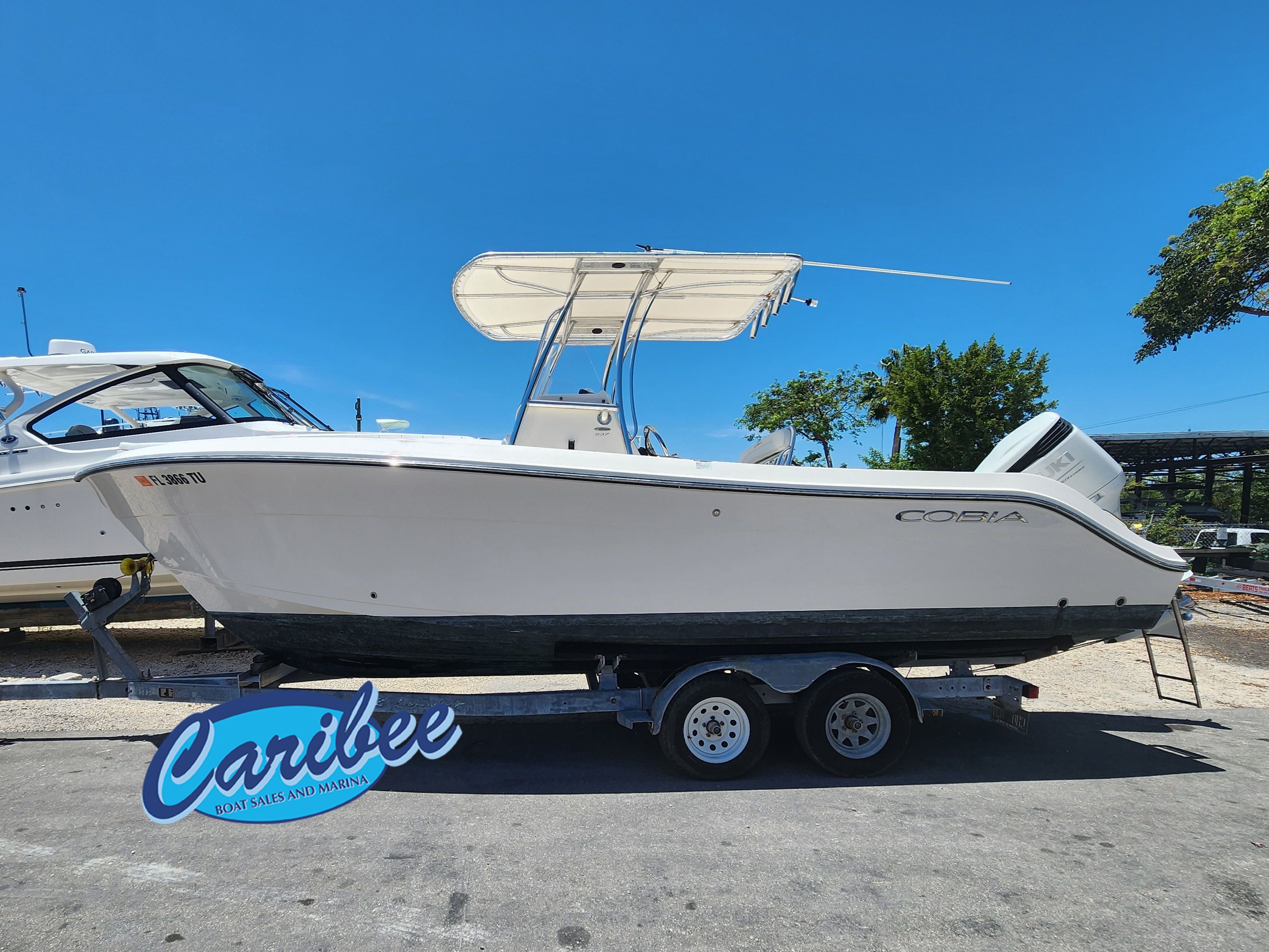 2020 Cobia 237 Center Console