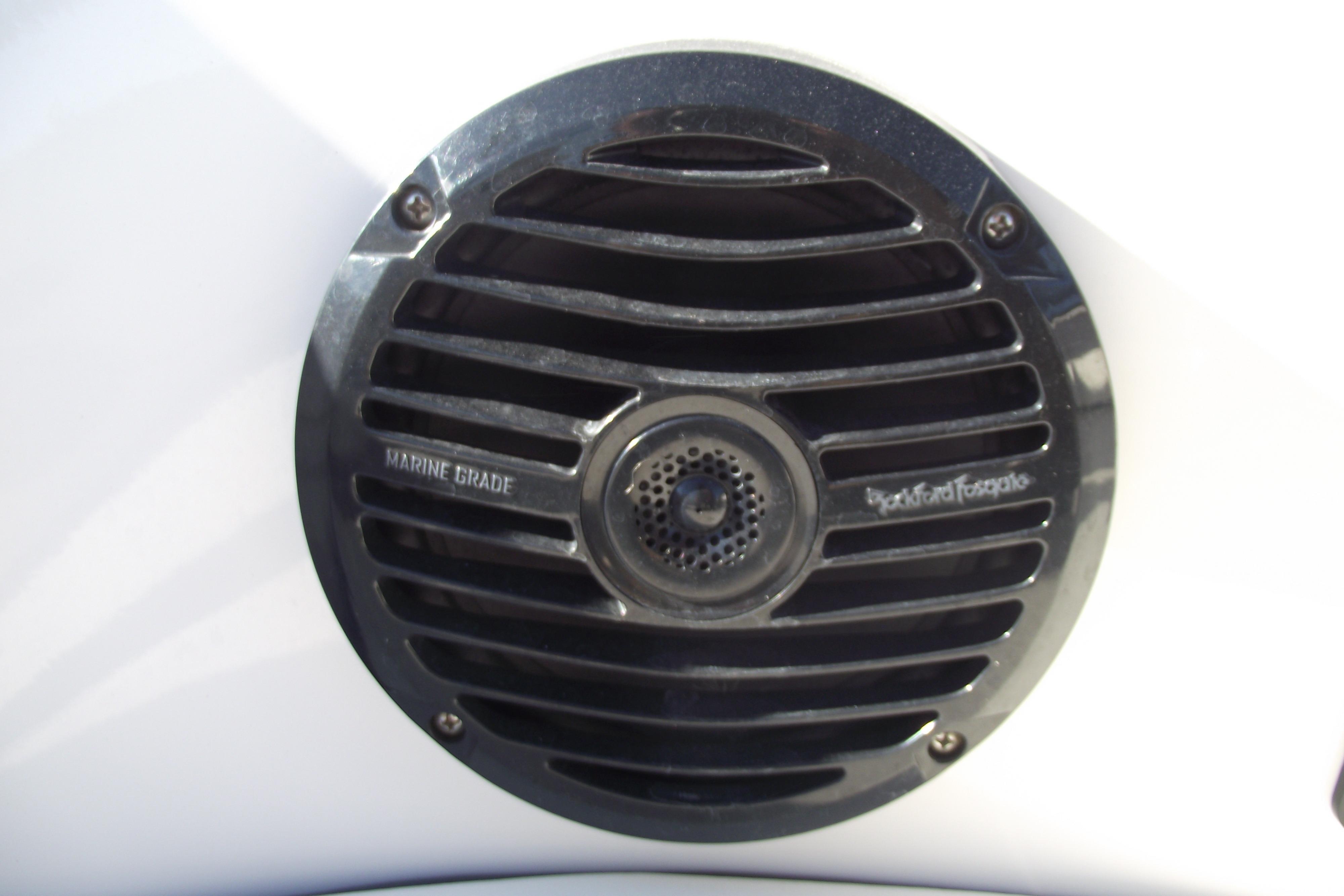 Marine-grade speaker on 2022 Bayliner VR4 Bowrider OB boat.