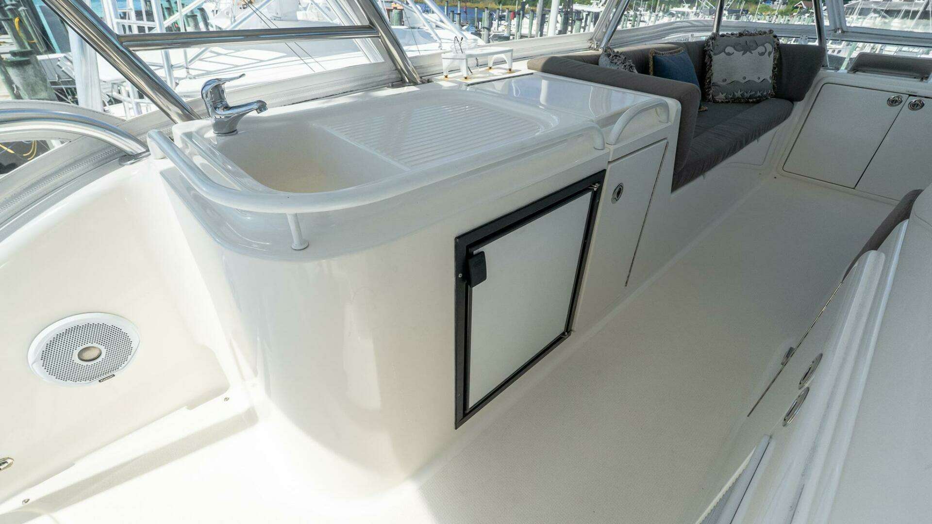 2005 Riviera 51 Flybridge - Image 17