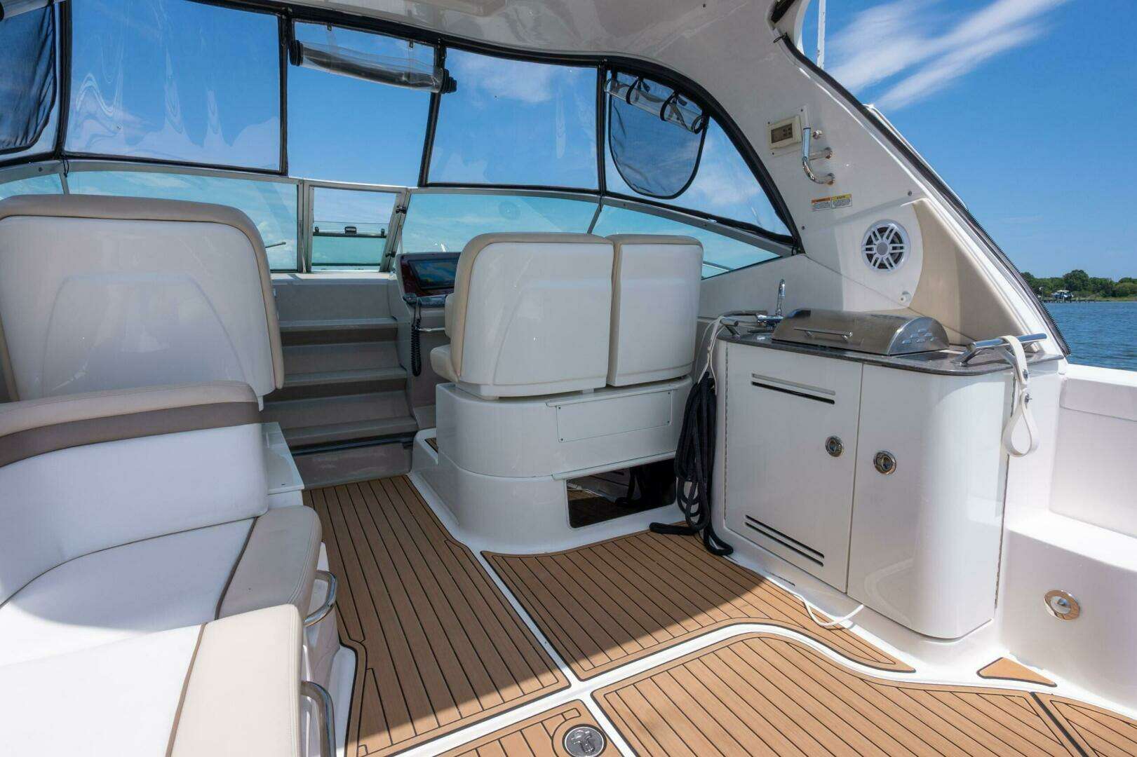 2013 Sea Ray 370 Sundancer - Image 12