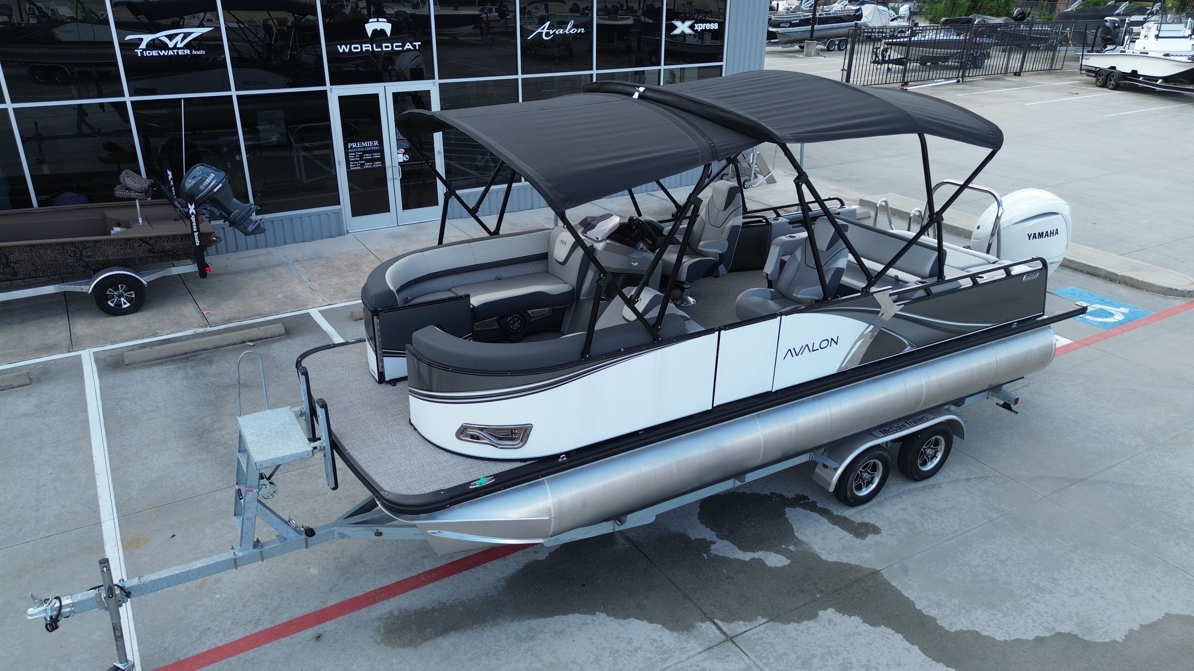 2025 Avalon LSZ Versatile Rear Bench - 23' - 15
