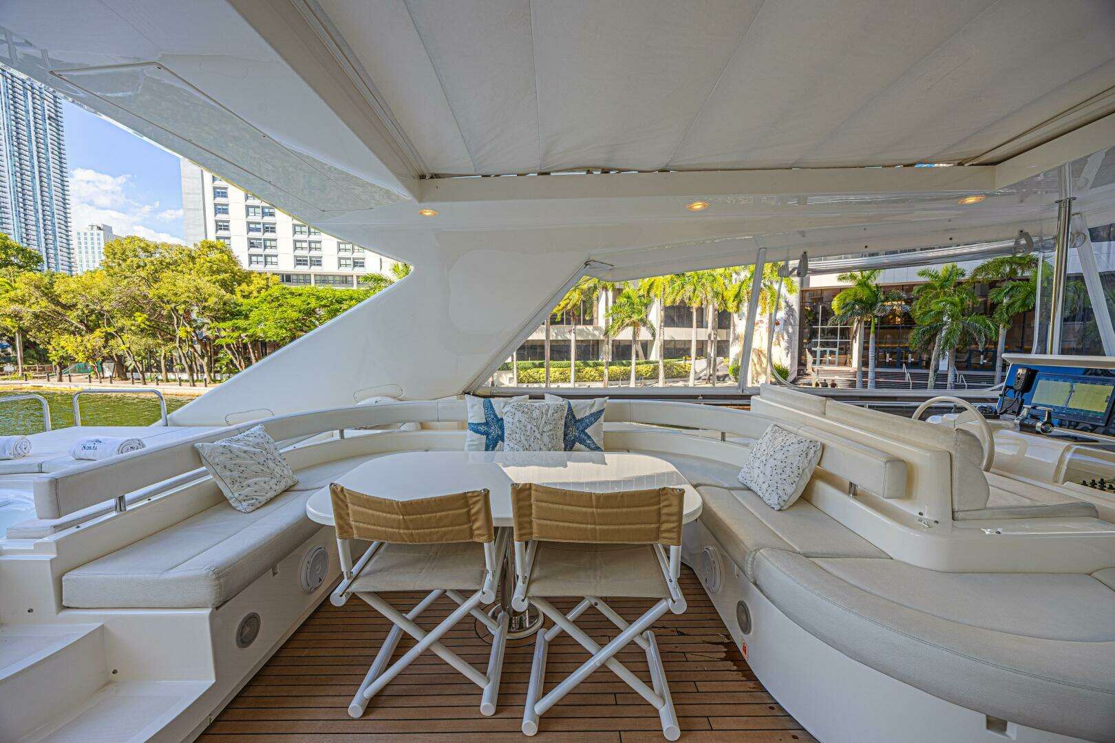 2011 Ferretti Yachts 830 - Image 10