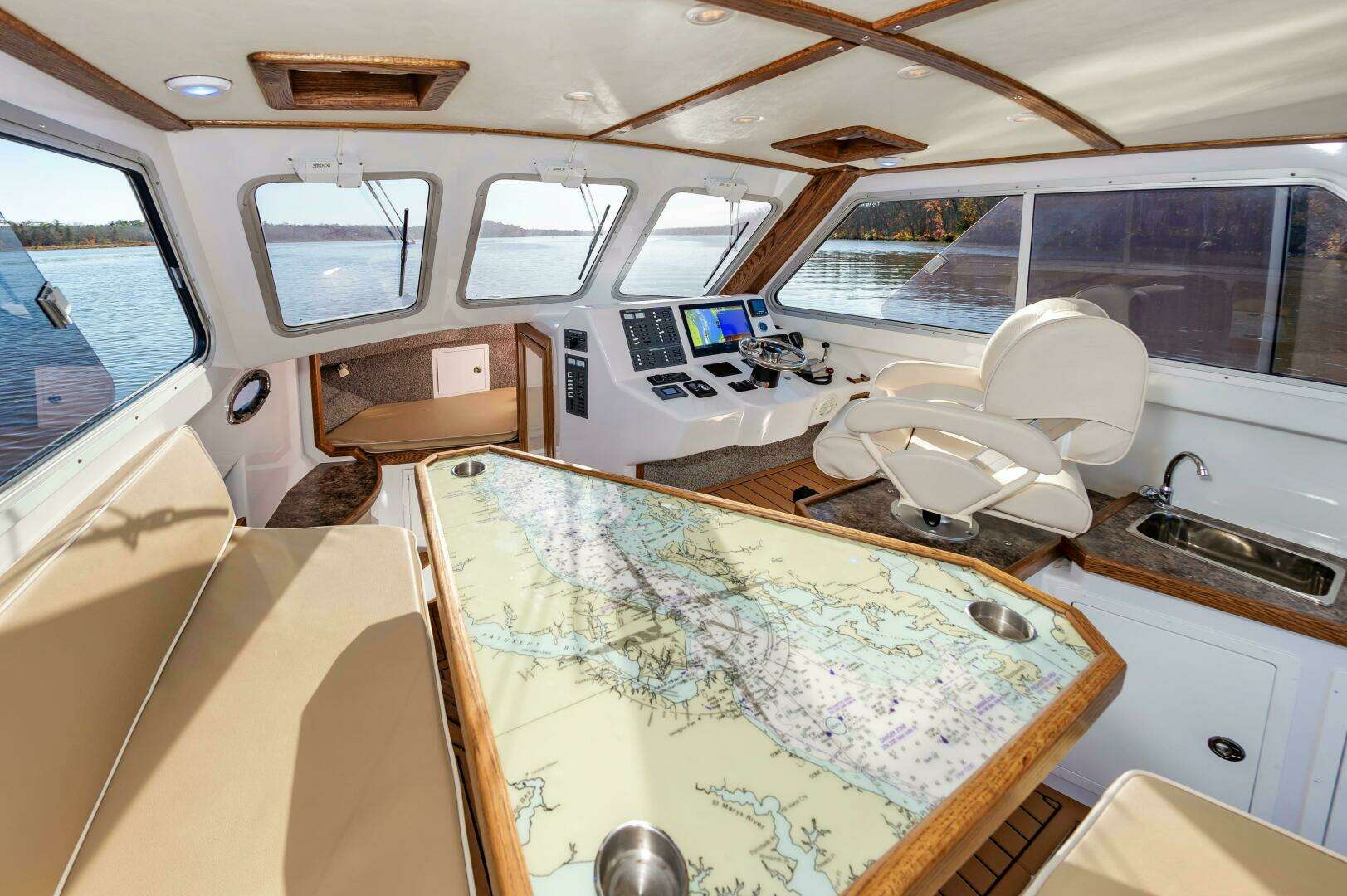2024 Custom Chesapeake Bay Built Custom 33' - Image 37