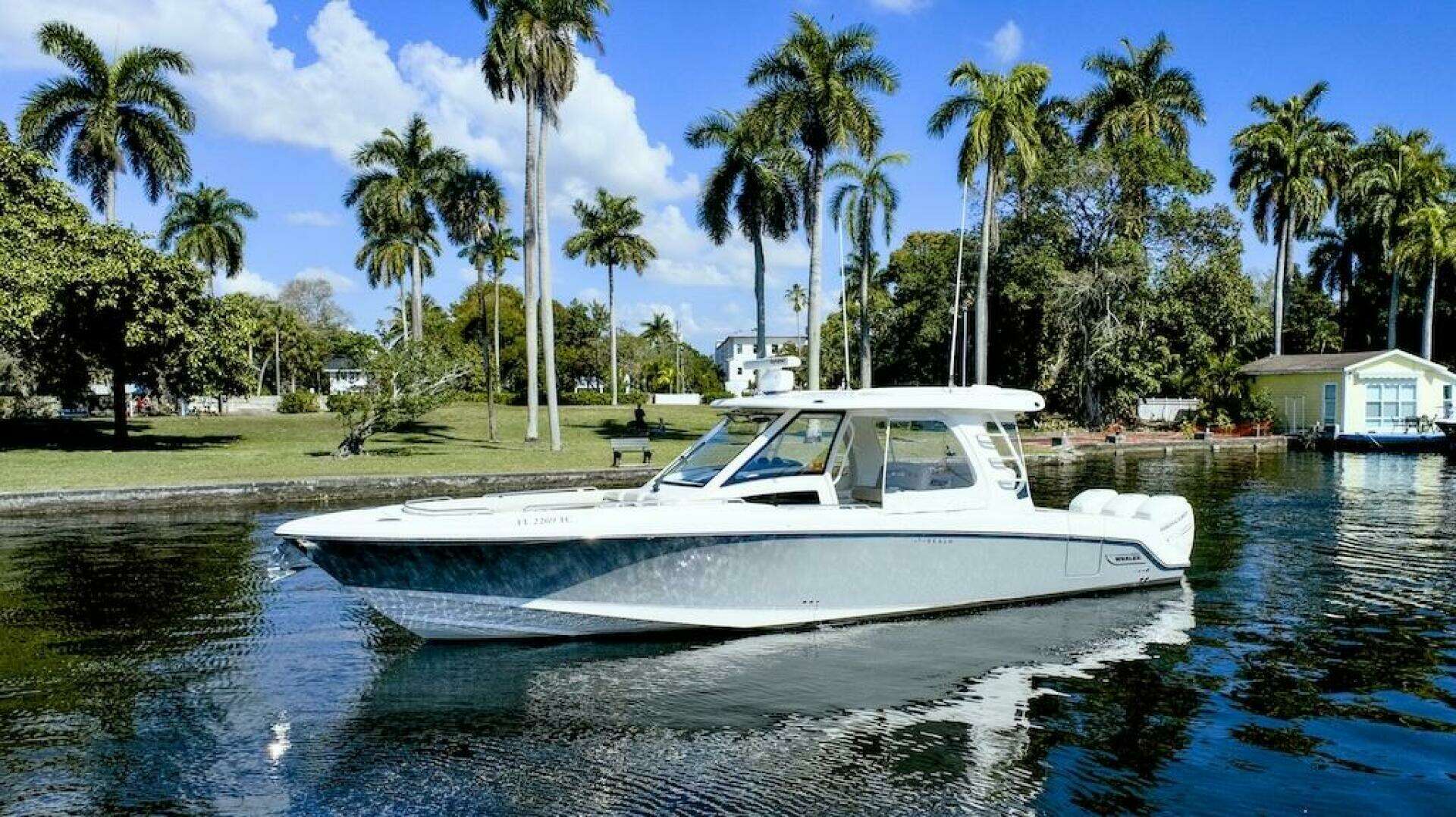 2019 Boston Whaler 350 Realm - Image 3