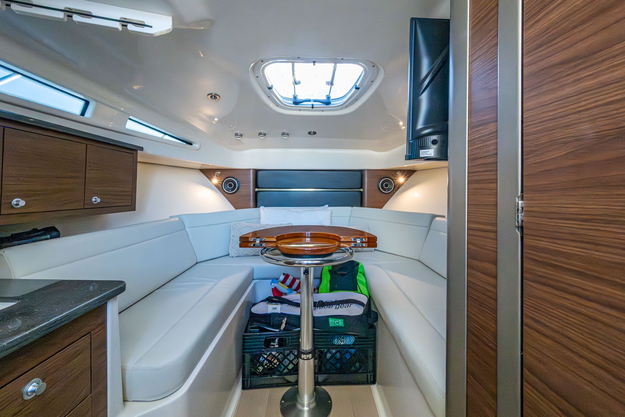 2023 BOSTON WHALER 325 CONQUEST - Image 37