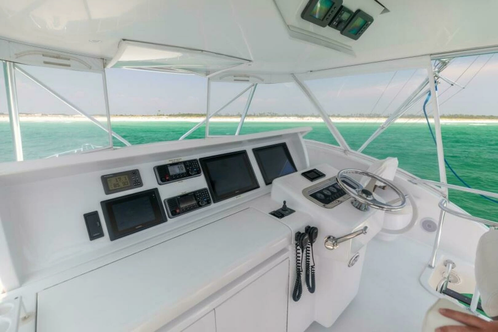 2008 Hatteras 60 Convertible - Image 23