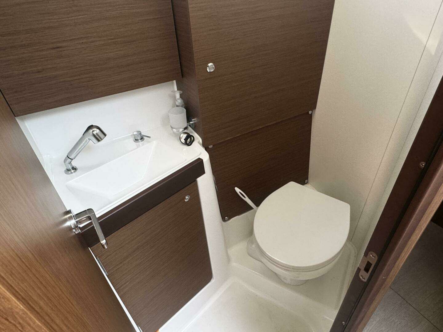 2023 Beneteau Oceanis 38.1 - Image 48