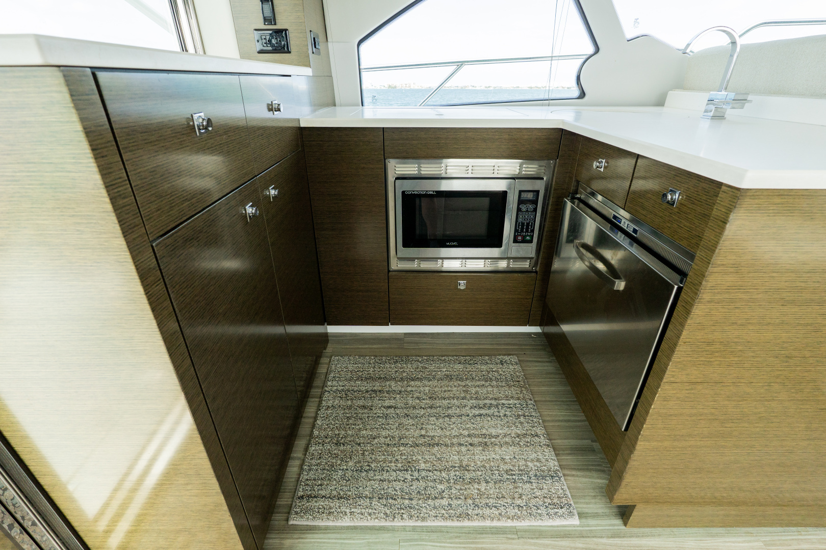 2018 Cruisers Yachts 50 CANTIUS - Image 40