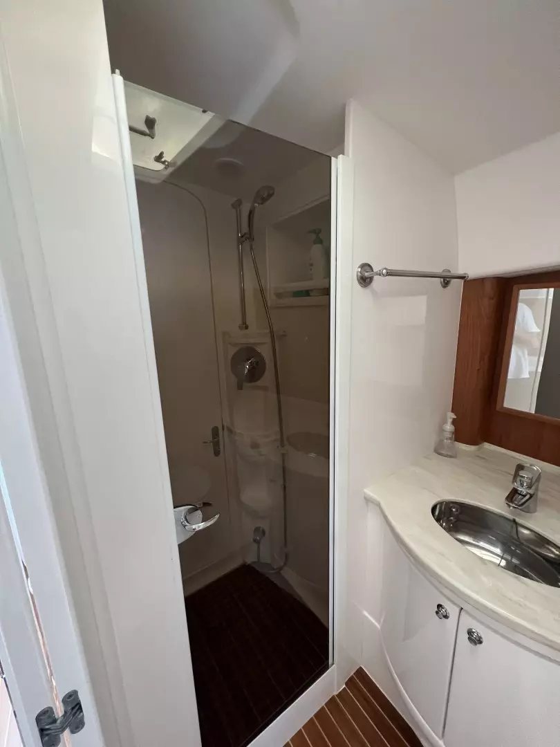 2019 Intrepid 475 Sport Yacht - Image 13