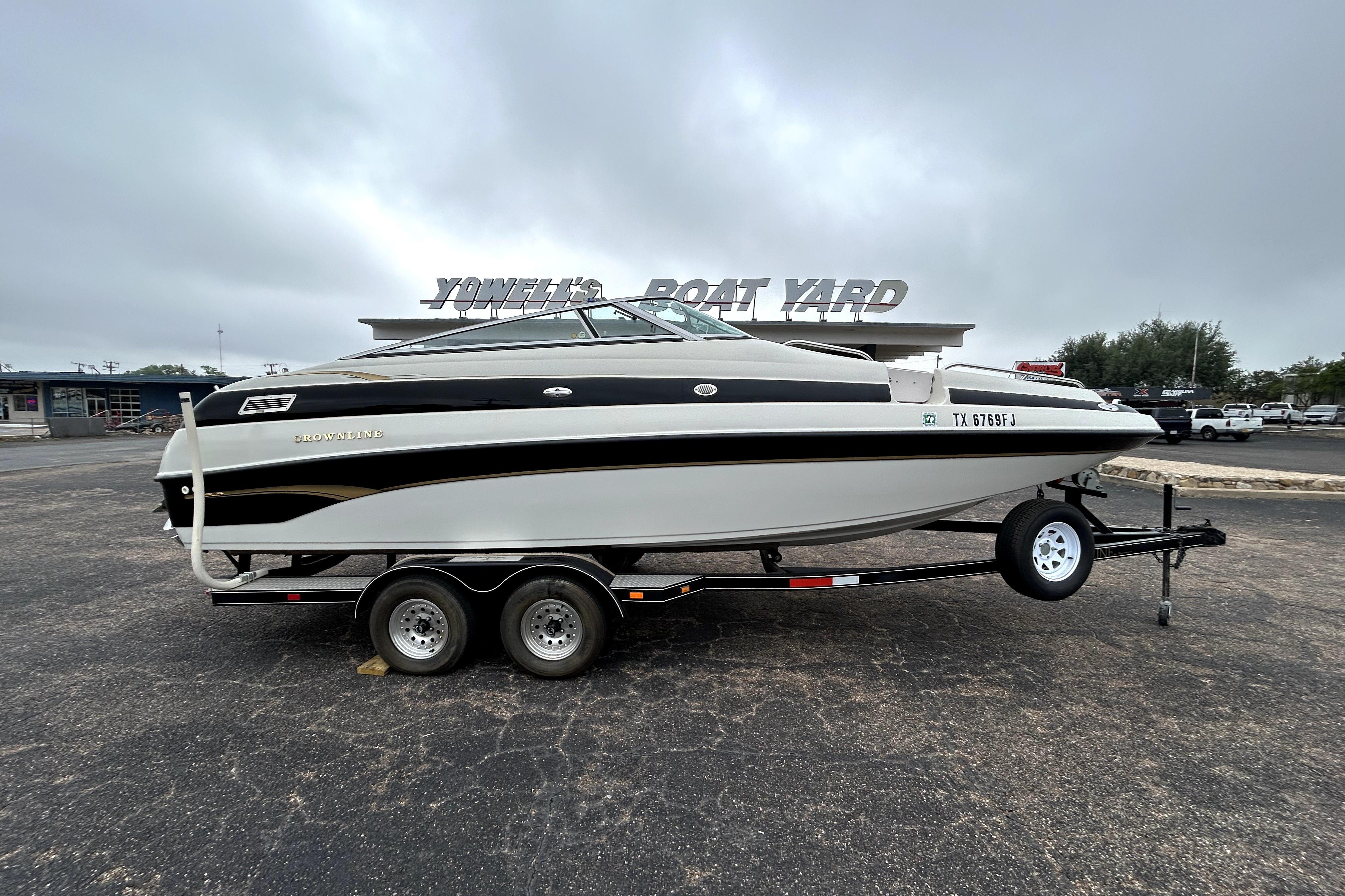 2001 Crownline 239 DB