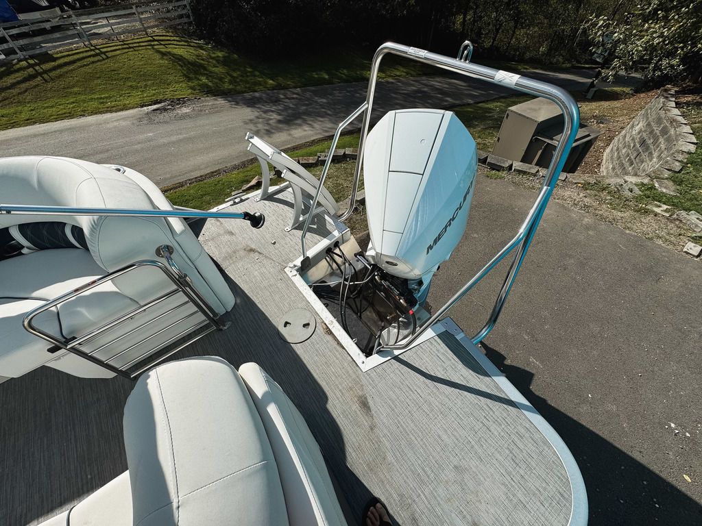 2023 Bennington 24 LX FASTBACK - 8