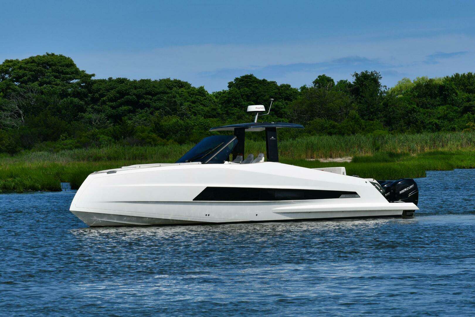 2023 Astondoa 377 Coupe Outboard - Image 6