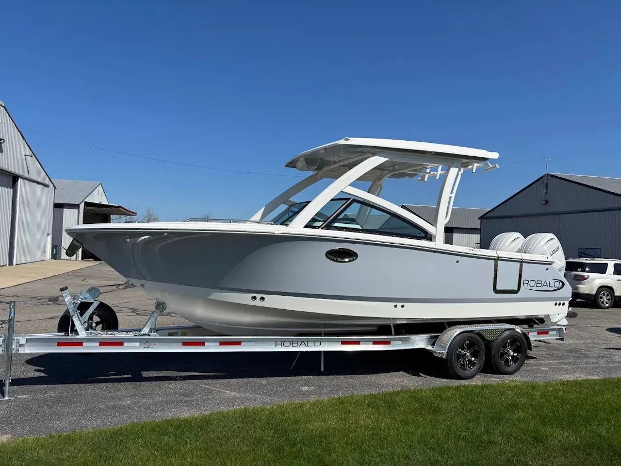 2025 Robalo R257 Dual Console