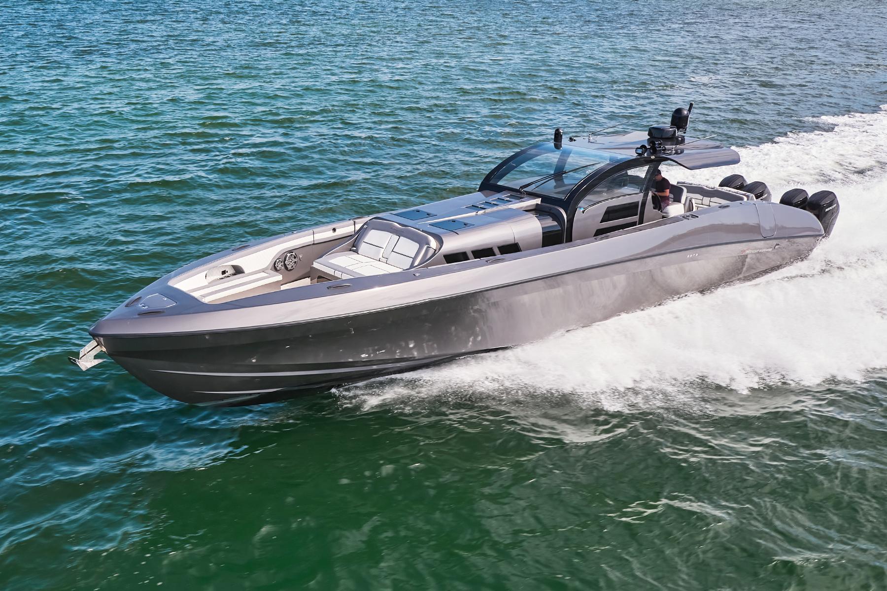 2019 Midnight Express 60 Pied-a-Mer