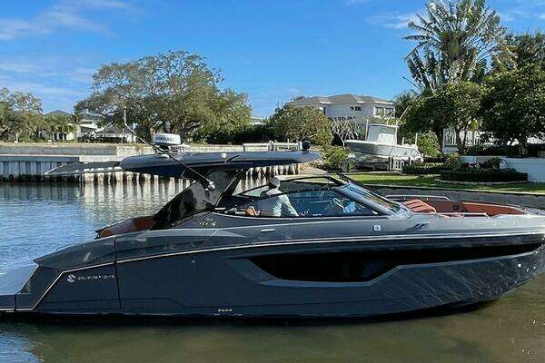 2023 Cruisers Yachts 38 GLS