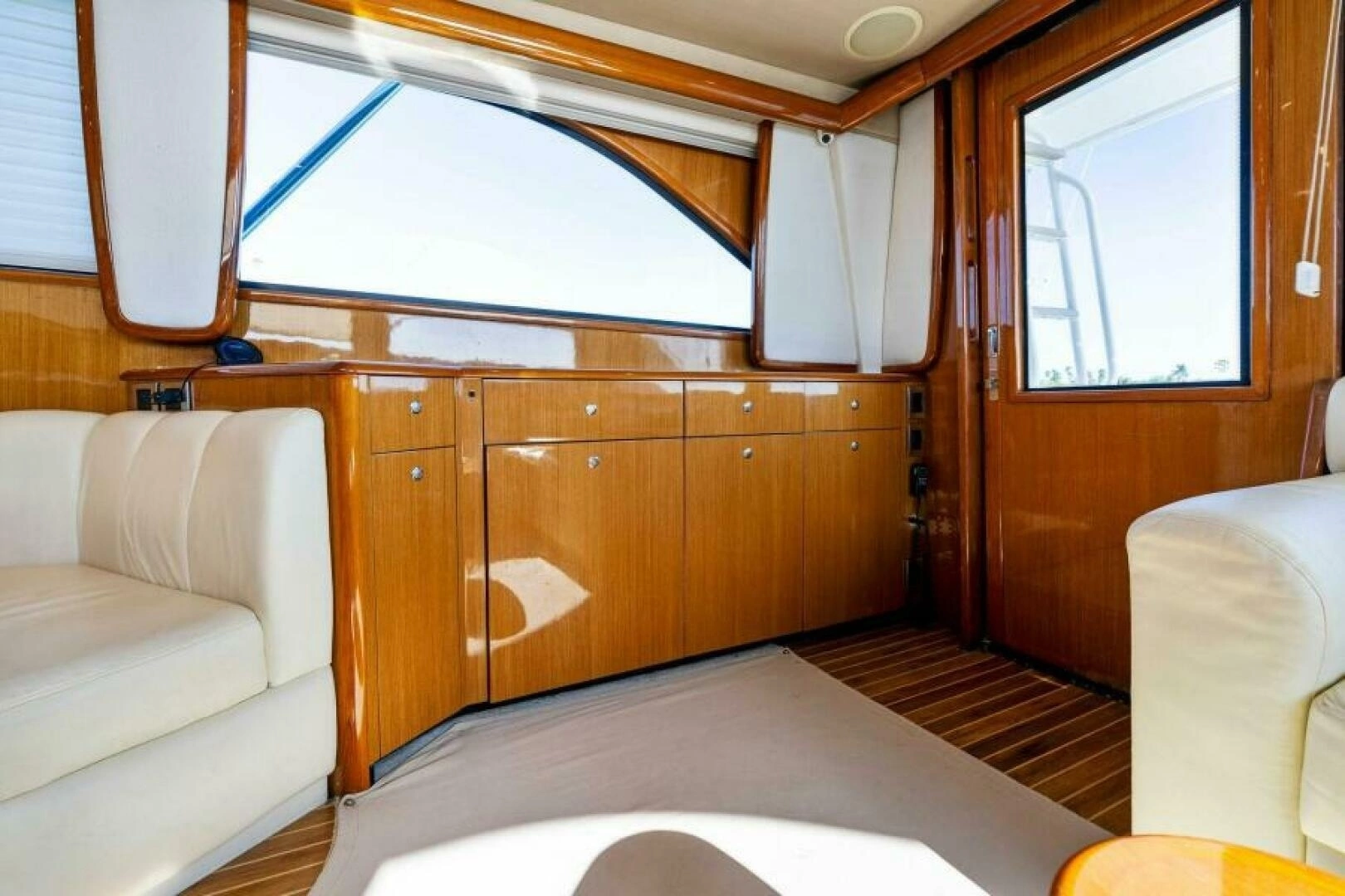 2003 Viking 48 Convertible - Image 23