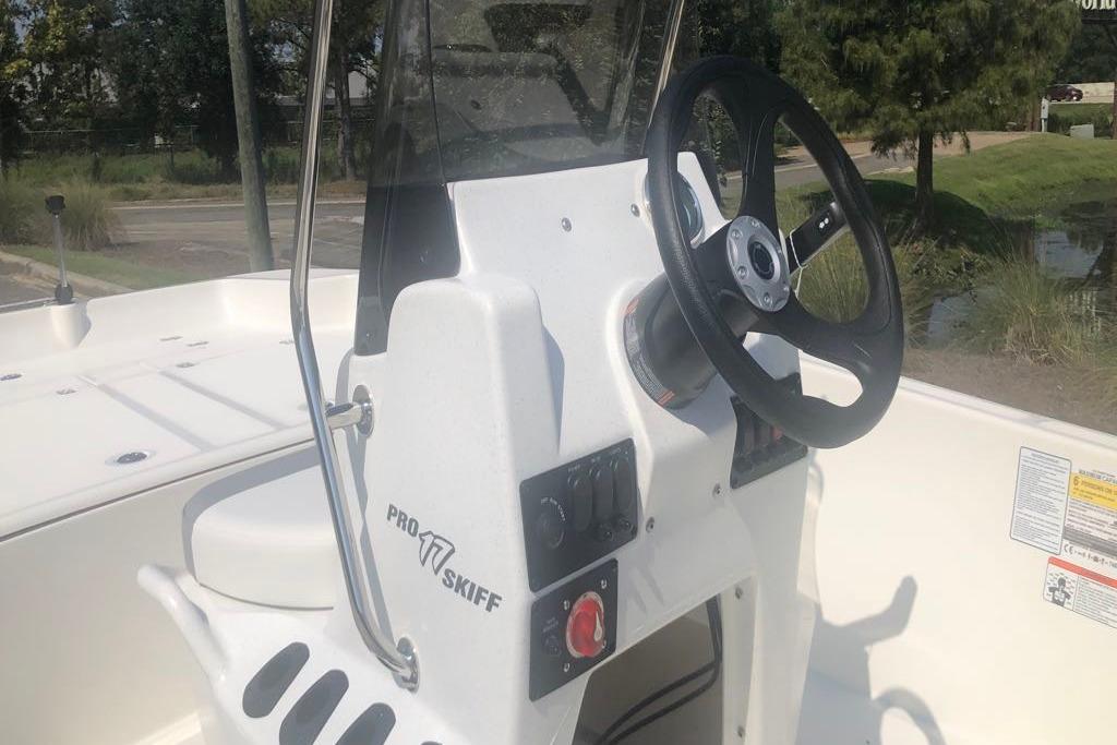 2026 Mako Pro Skiff 17 CC boat console with steering wheel and controls.