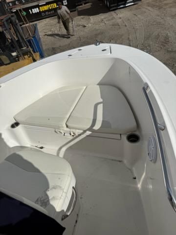 2017 Robalo R180 Center Console - 8