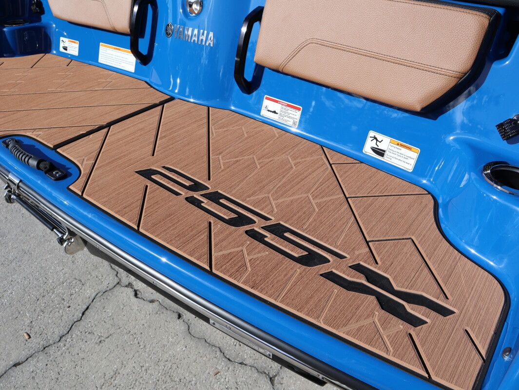 2026 Yamaha Boats 255XD - 8