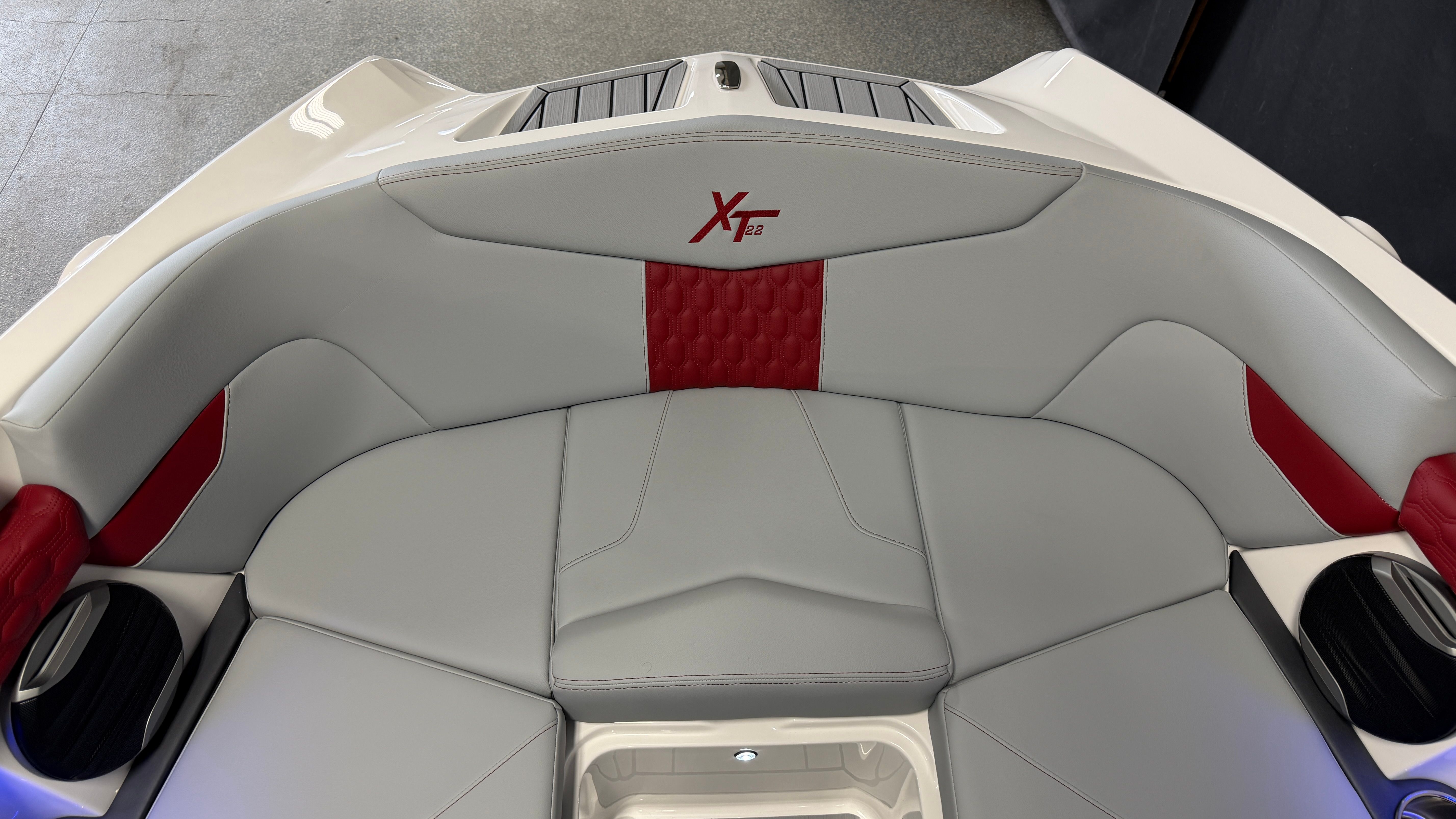 2026 MasterCraft XT22 - 101