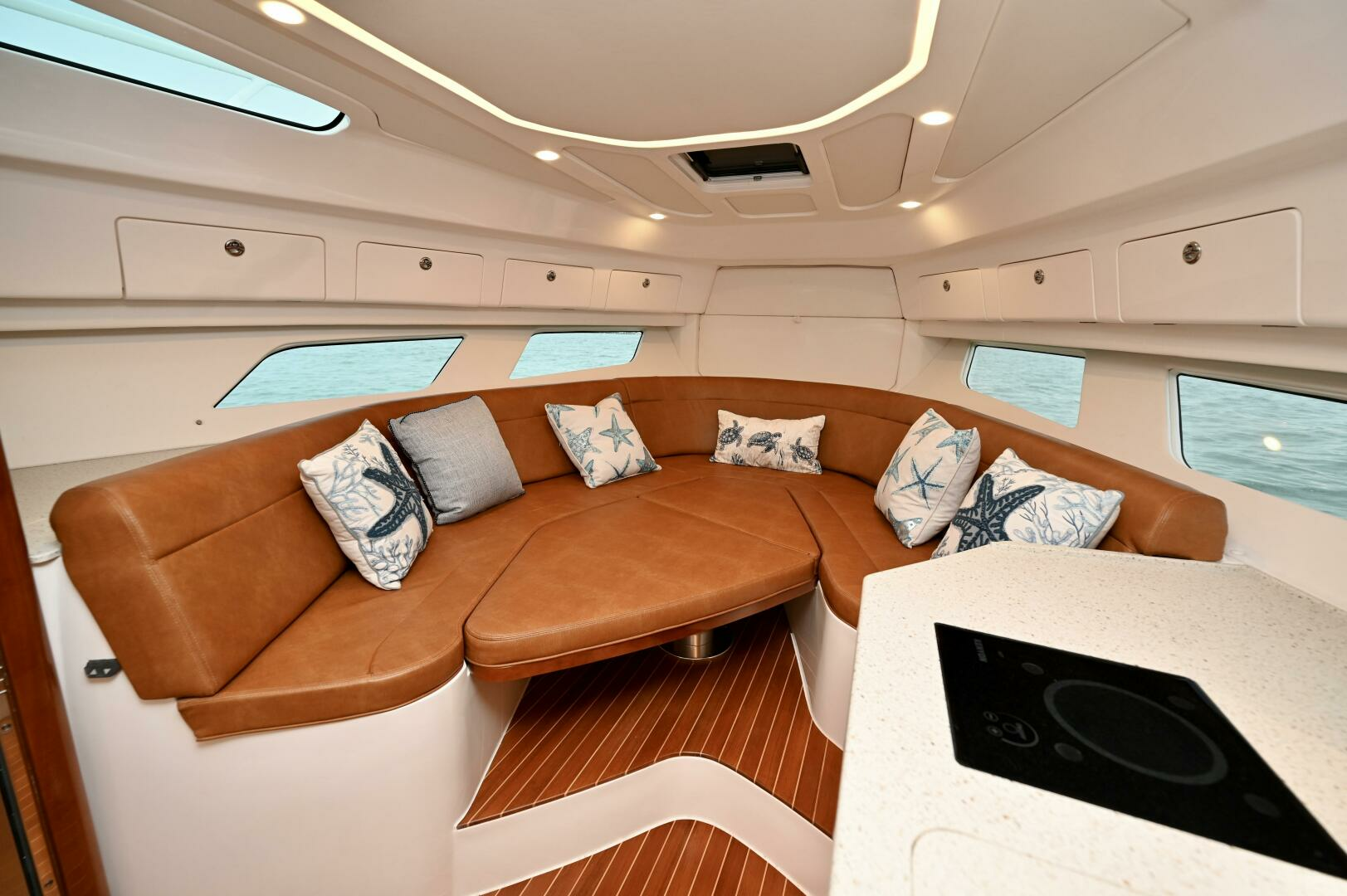 2021 Intrepid 438 Evolution - Image 31