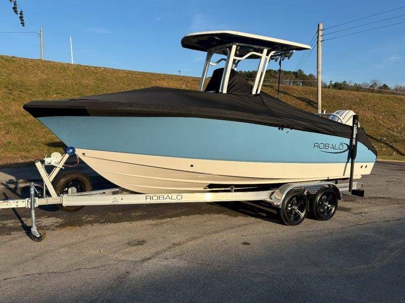 2026 Robalo R230 Center Console - 37