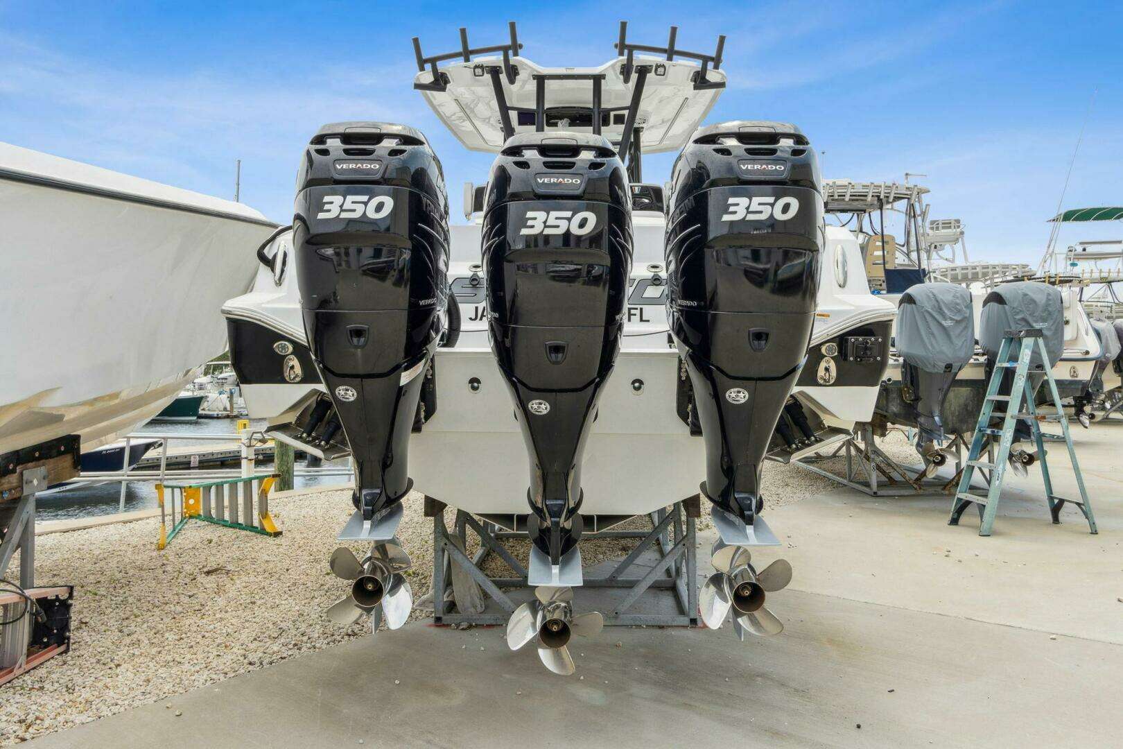 2023 Wellcraft 352 Fisherman Center Console - Image 5