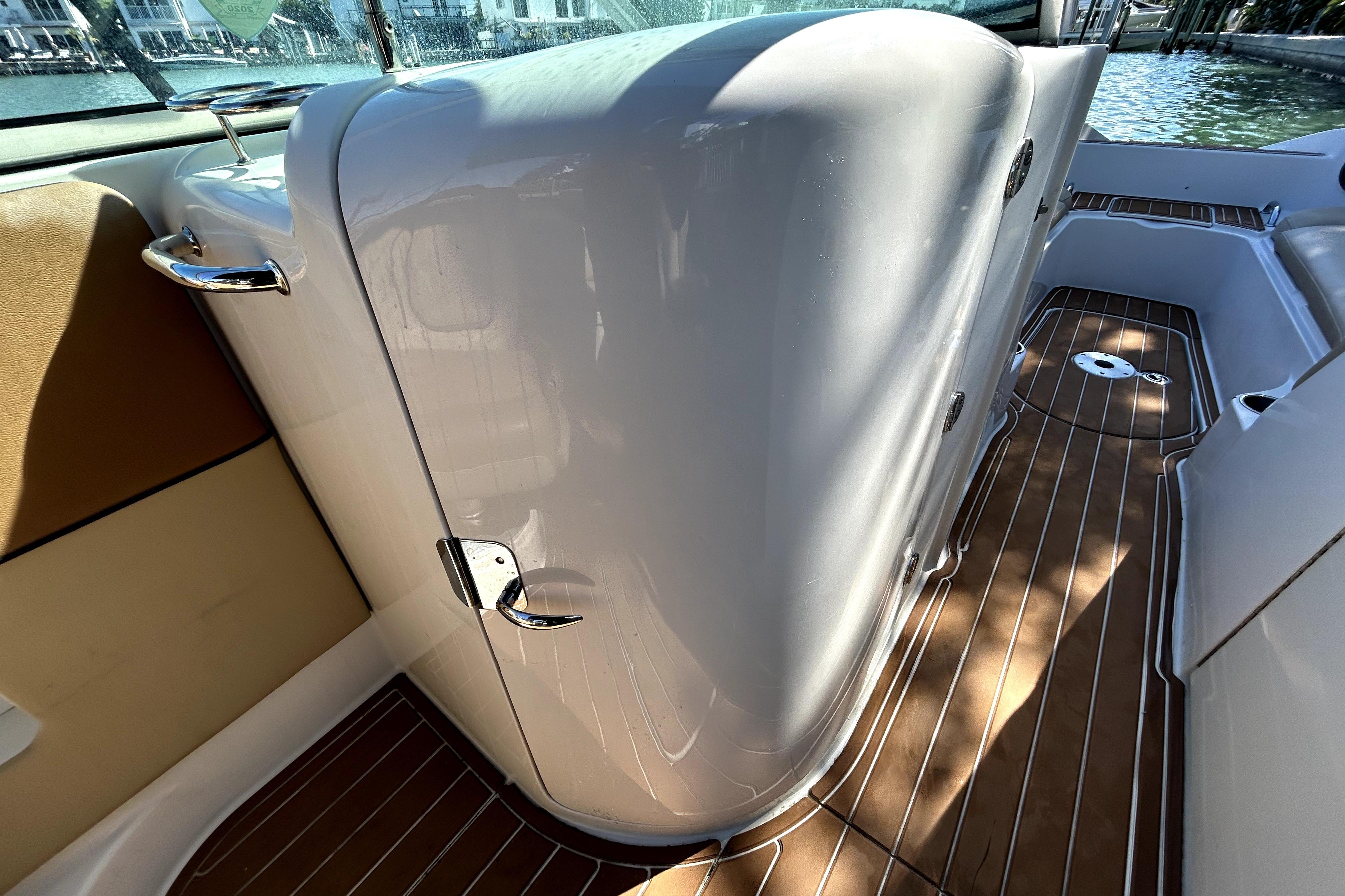 2007 Sea Ray 260 Sundeck interior with sleek design and wood-patterned flooring.