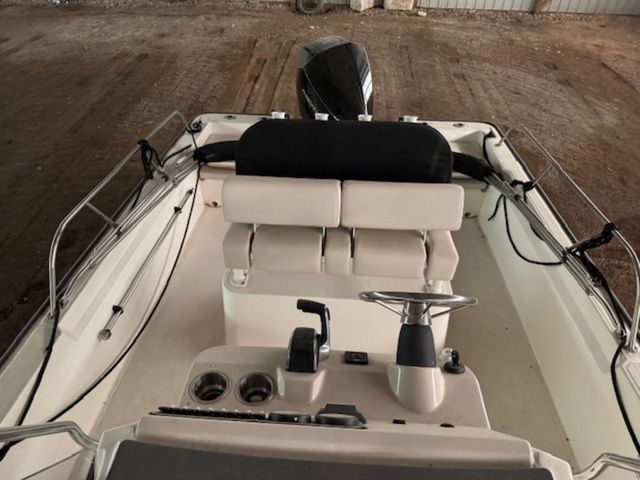 2023 Boston Whaler 210 Montauk - 6
